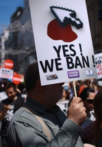 Photo by Erdem Civelek of a 2011 protest for Internet freedom in Turkey. (CC BY 2.0)